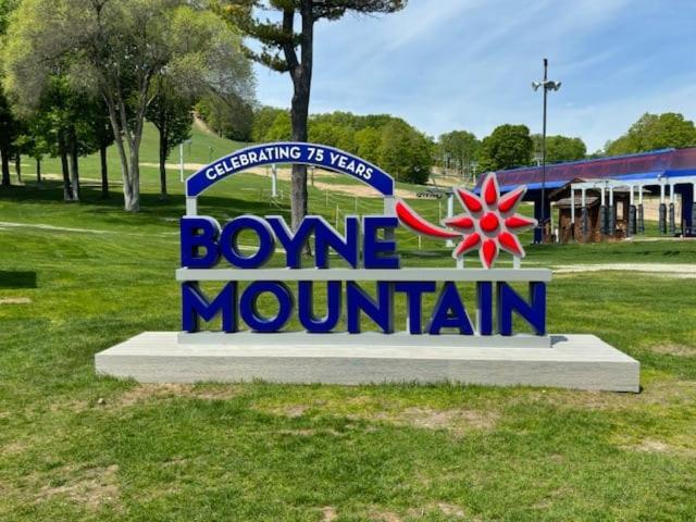 Boyne Mountain Condo -Sleeps 12 Boyne Falls Bagian luar foto